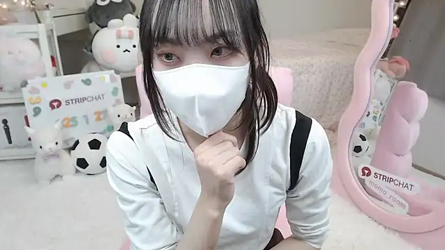 momo room online show from January 27, 1:30 pm