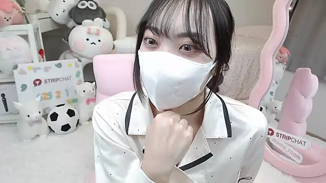 momo room online show from February 1, 9:43 am