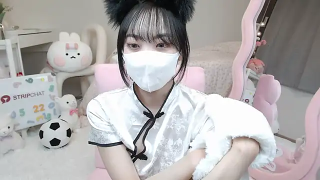 momo room online show from February 22, 1:24 pm