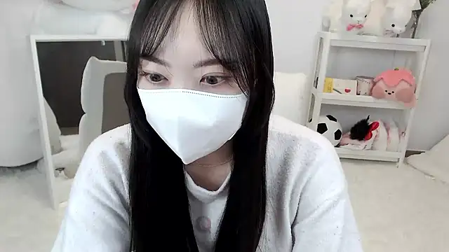 momo room online show from May 3, 11:16 am