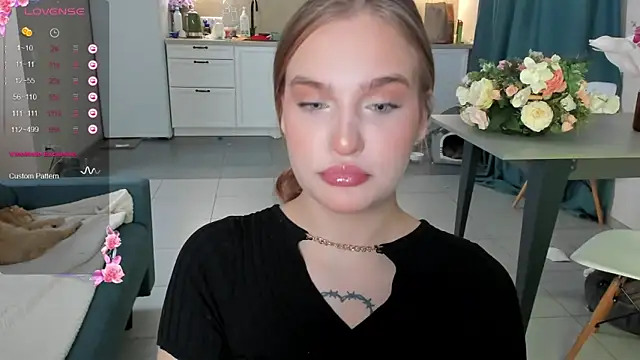 CarolineLovers online show from December 3, 11:24 pm