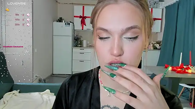 CarolineLovers online show from December 24, 2:21 am