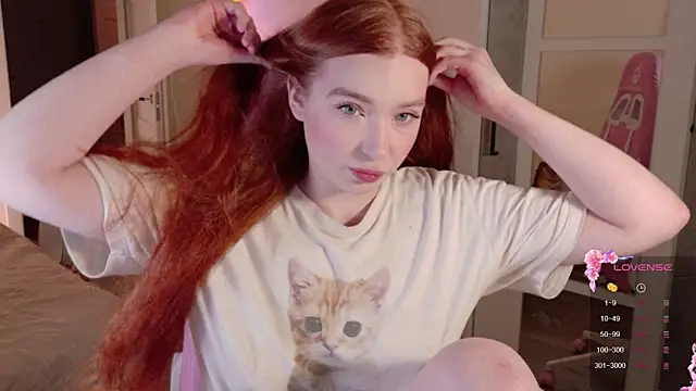 Snapshot of cinnabon_girls chatting on February 19, 12:28 am cinnabon girls online show from February 19, 12:28 am