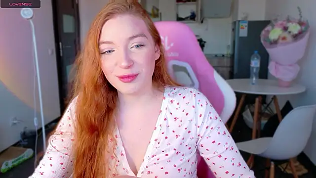 Snapshot of cinnabon_girls chatting on March 13, 3:18 pm cinnabon girls online show from March 13, 3:18 pm