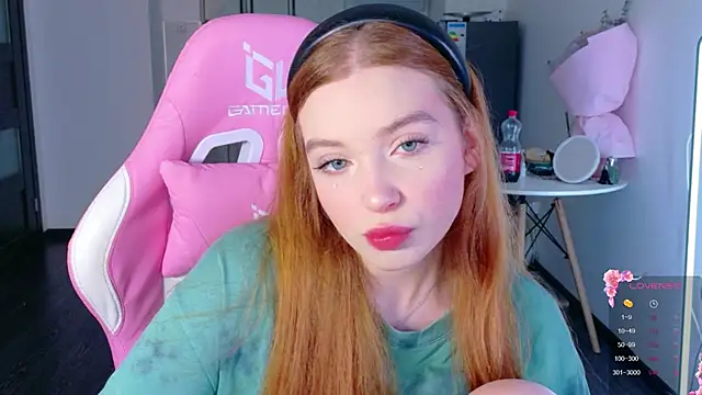 Snapshot of cinnabon_girls chatting on March 25, 3:29 pm cinnabon girls online show from March 25, 3:29 pm