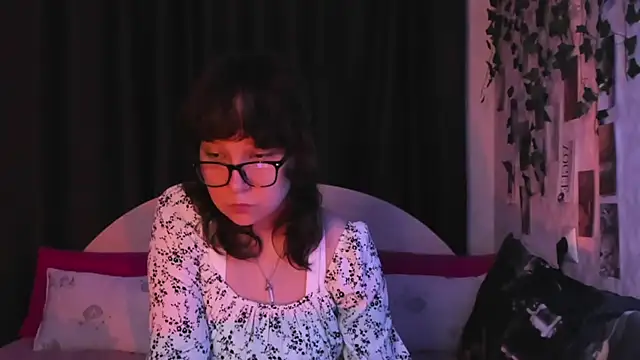 dreamgirllovee online show from September 21, 8:21 pm