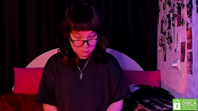 dreamgirllovee online show from November 6, 11:48 pm