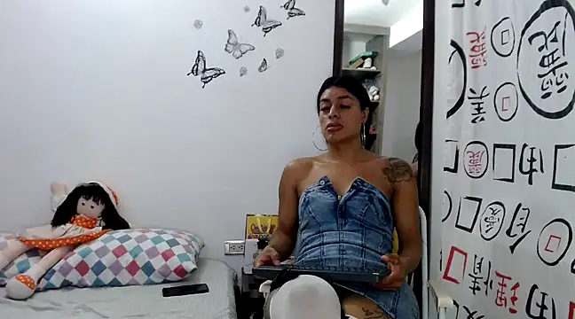 Snapshot of golositha29 chatting on February 21, 3:23 am golositha29 online show from February 21, 3:23 am