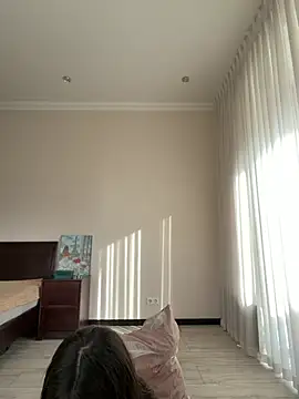 Hott Lolla online show from January 13, 8:30 am