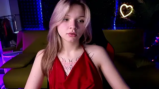 Snapshot of LitaBrom chatting on December 5, 4:09 am LitaBrom online show from December 5, 4:09 am