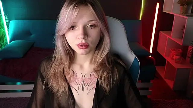 Snapshot of LitaBrom chatting on December 7, 10:45 am LitaBrom online show from December 7, 10:45 am