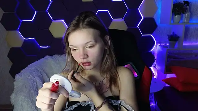 Snapshot of LitaBrom chatting on December 19, 1:07 am LitaBrom online show from December 19, 1:07 am