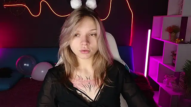 Snapshot of LitaBrom chatting on December 20, 1:14 am LitaBrom online show from December 20, 1:14 am