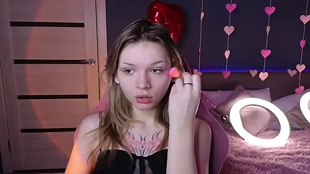 Snapshot of LitaBrom chatting on February 18, 1:32 am LitaBrom online show from February 18, 1:32 am