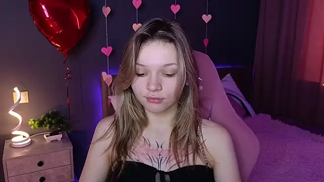 Snapshot of LitaBrom chatting on February 18, 4:37 am LitaBrom online show from February 18, 4:37 am