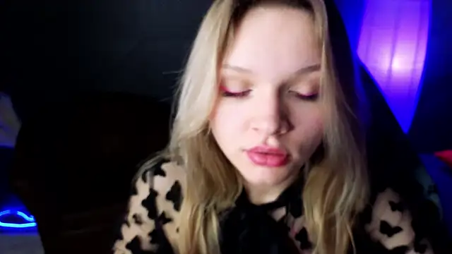 Snapshot of LitaBrom chatting on February 23, 11:11 am LitaBrom online show from February 23, 11:11 am