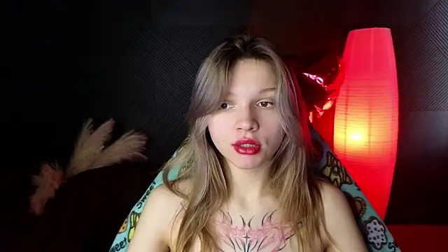 Snapshot of LitaBrom chatting on March 2, 4:28 am LitaBrom online show from March 2, 4:28 am