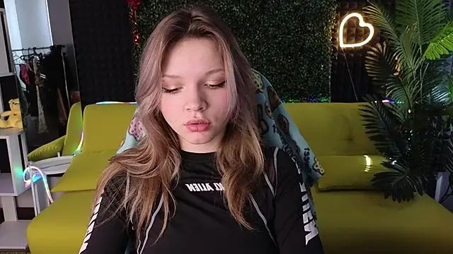 Snapshot of LitaBrom chatting on March 3, 8:05 am LitaBrom online show from March 3, 8:05 am