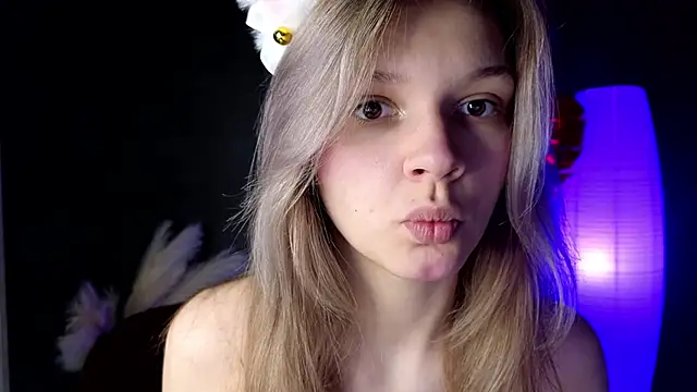 Snapshot of LitaBrom chatting on March 5, 1:10 am LitaBrom online show from March 5, 1:10 am