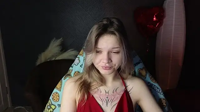 Snapshot of LitaBrom chatting on March 6, 1:05 am LitaBrom online show from March 6, 1:05 am