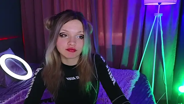 Snapshot of LitaBrom chatting on March 17, 11:21 am LitaBrom online show from March 17, 11:21 am