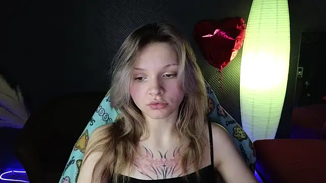 Snapshot of LitaBrom chatting on March 18, 4:15 am LitaBrom online show from March 18, 4:15 am