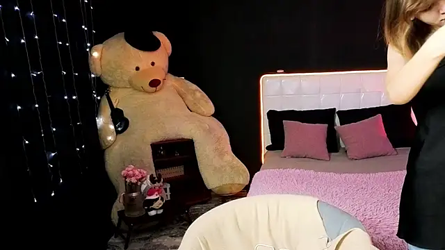 Snapshot of LitaBrom chatting on November 27, 2:57 am LitaBrom online show from November 27, 2:57 am