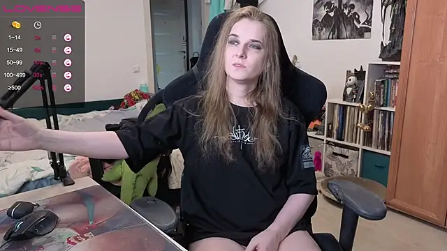 stellablondy online show from October 13, 11:10 am