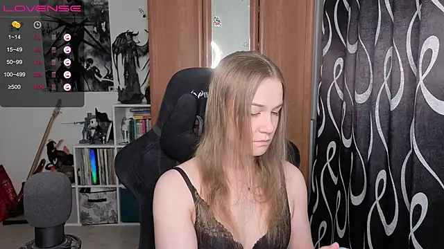 stellablondy online show from July 21, 1:35 pm