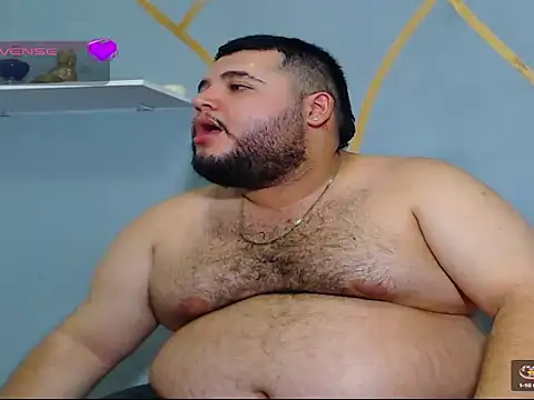 Snapshot of damian_chubby chatting on September 13, 4:07 pm damian chubby online show from September 13, 4:07 pm