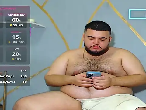 Snapshot of damian_chubby chatting on September 28, 11:10 pm damian chubby online show from September 28, 11:10 pm