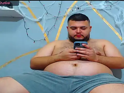 Snapshot of damian_chubby chatting on October 26, 8:37 pm damian chubby online show from October 26, 8:37 pm