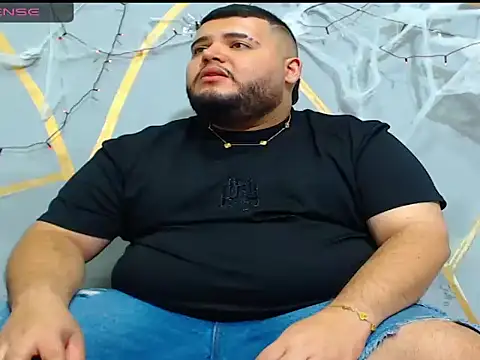 Snapshot of damian_chubby chatting on October 28, 12:58 am damian chubby online show from October 28, 12:58 am