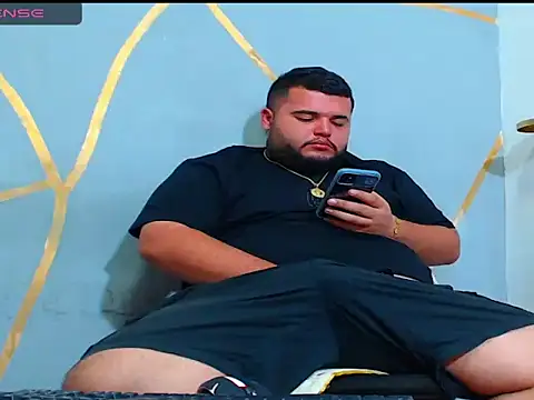 Snapshot of damian_chubby chatting on November 10, 2:54 am damian chubby online show from November 10, 2:54 am