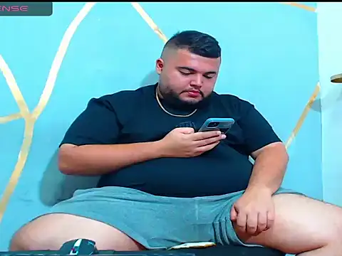 Snapshot of damian_chubby chatting on November 12, 11:43 am damian chubby online show from November 12, 11:43 am