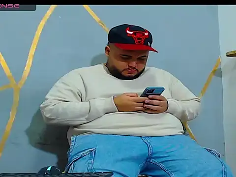 Snapshot of damian_chubby chatting on November 16, 7:36 am damian chubby online show from November 16, 7:36 am