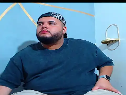 Snapshot of damian_chubby chatting on November 22, 8:24 am damian chubby online show from November 22, 8:24 am