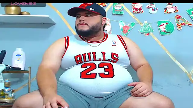 Snapshot of damian_chubby chatting on November 28, 3:20 am damian chubby online show from November 28, 3:20 am