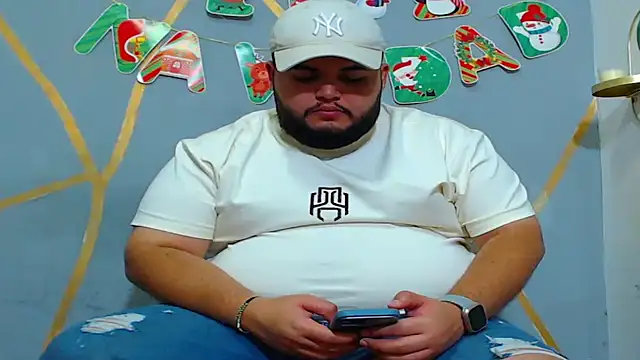 Snapshot of damian_chubby chatting on November 30, 1:48 pm damian chubby online show from November 30, 1:48 pm