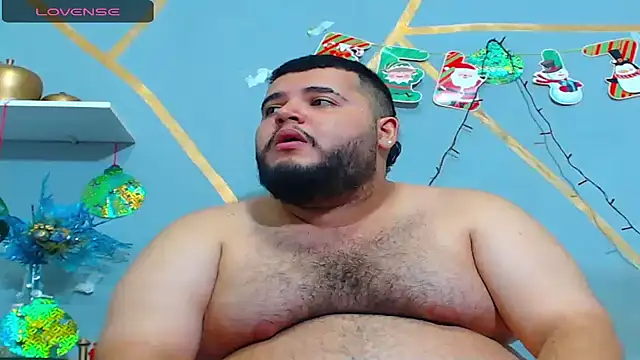 Snapshot of damian_chubby chatting on December 16, 6:29 am damian chubby online show from December 16, 6:29 am