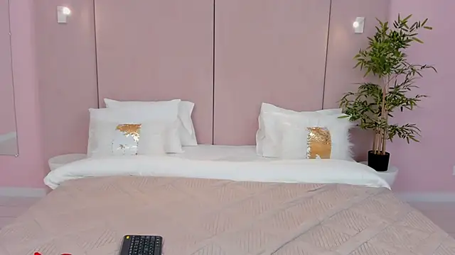 CamillaLarson online show from January 28, 10:45 am