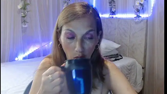 italagomez  online show from February 23, 9:37 pm