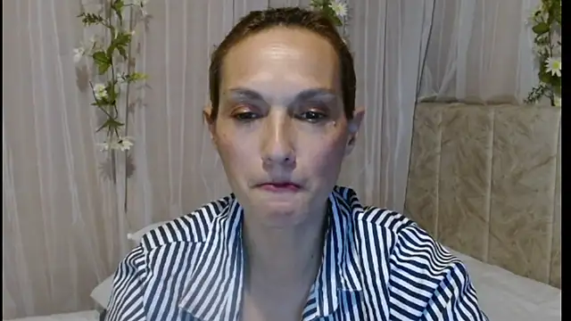 italagomez  online show from March 1, 2:37 am