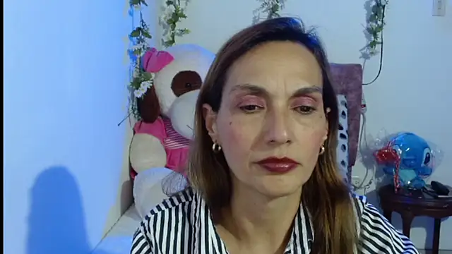 italagomez  online show from November 28, 12:24 am