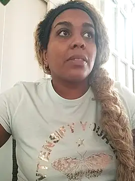 ELLA KELLY online show from December 22, 1:08 pm