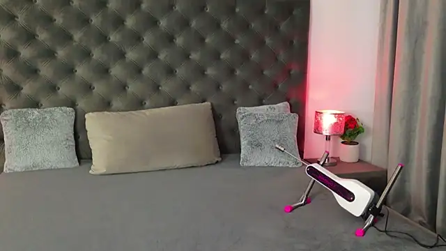 Snapshot of KrisNoir chatting on October 11, 8:24 am KrisNoir online show from October 11, 8:24 am