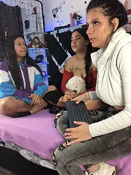 1lovelygirls online show from November 15, 12:23 pm