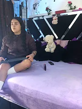 1lovelygirls online show from December 5, 12:47 pm