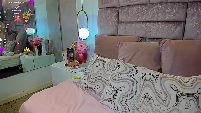 amina west online show from October 19, 12:44 am