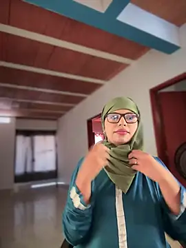 Snapshot of lalilamassu1 chatting on November 6, 6:42 pm lalilamassu1 online show from November 6, 6:42 pm